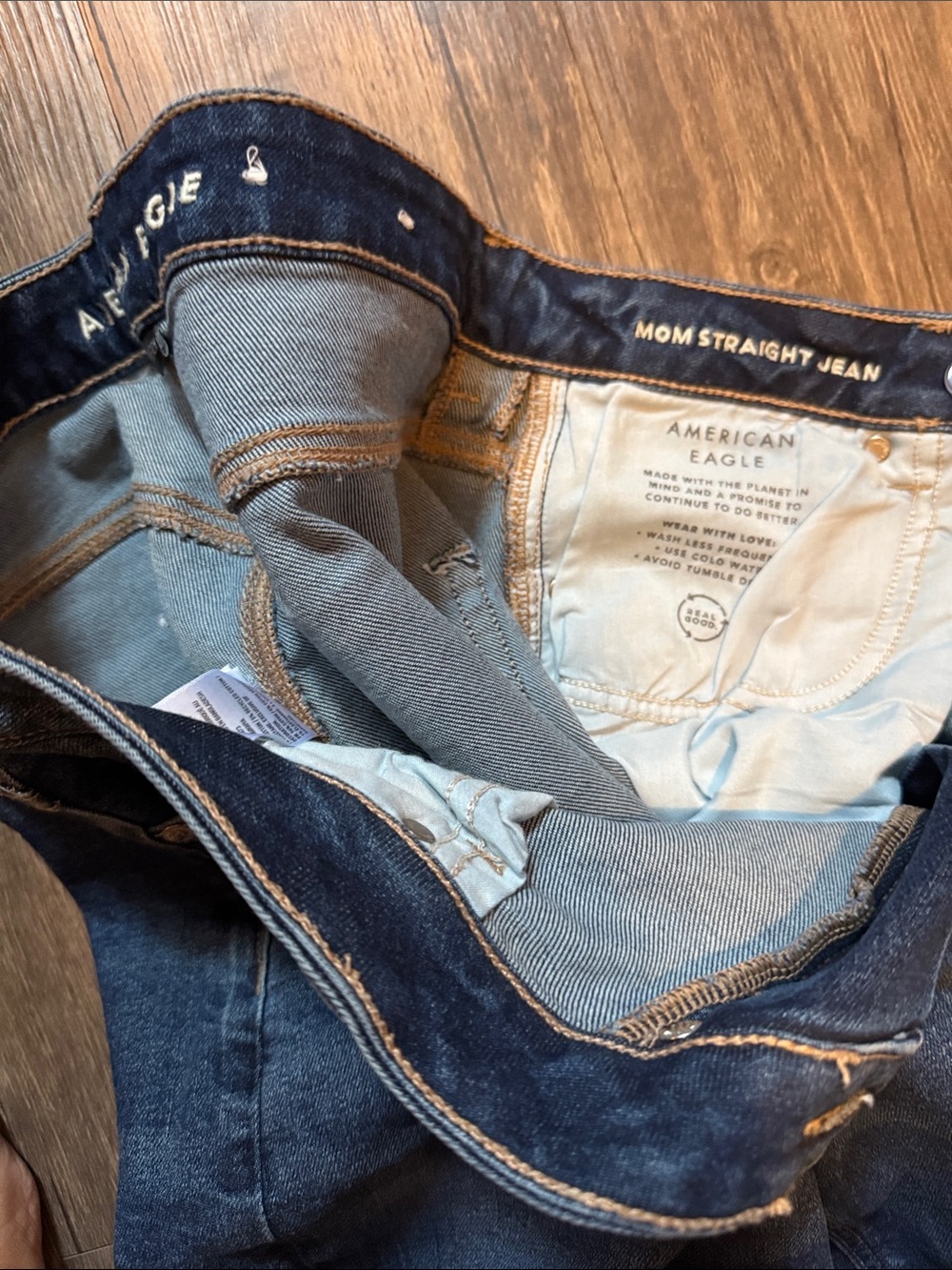 American Eagle Outfitters Mom Straight Jean Size 8 BNWOT
